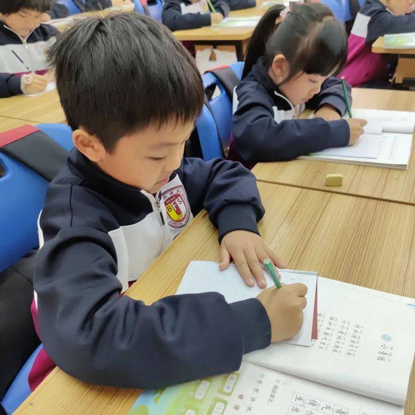 【校园动态】一年级课堂常规比赛_进行_师生_小学部