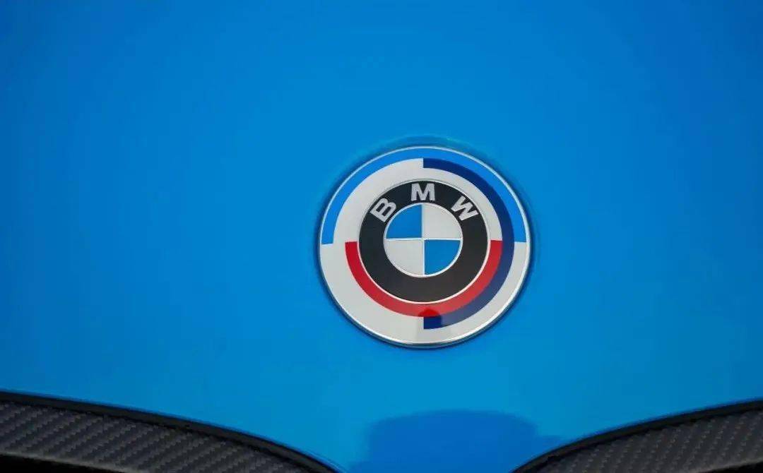 中改新宝马m8雷霆版上身50周年新logo效果看上去如何