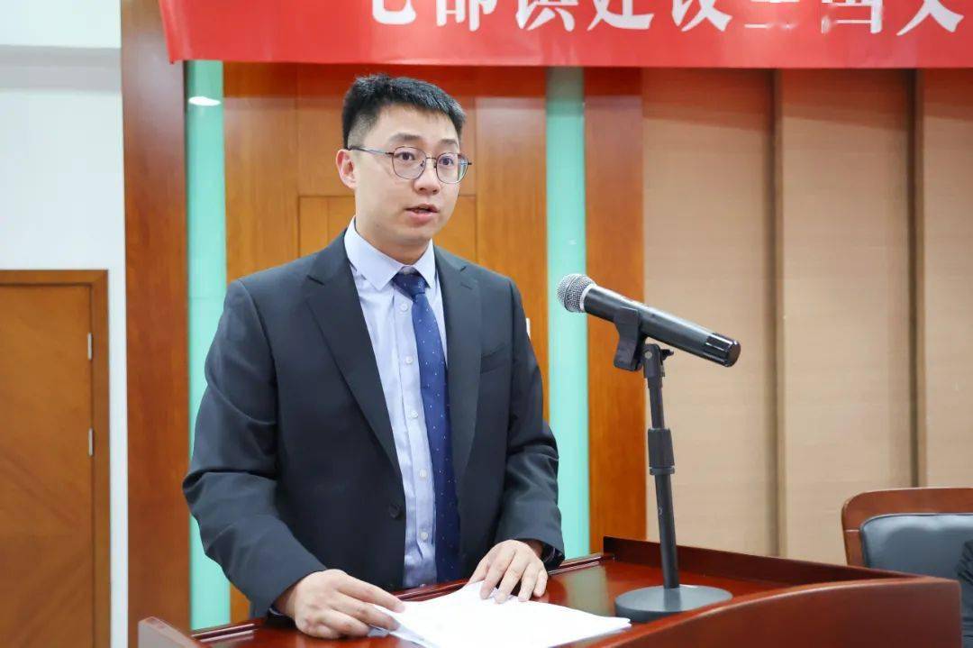  左右滑动查看更多>会上,镇党委副书记吴惠华宣读了七都镇2021年度