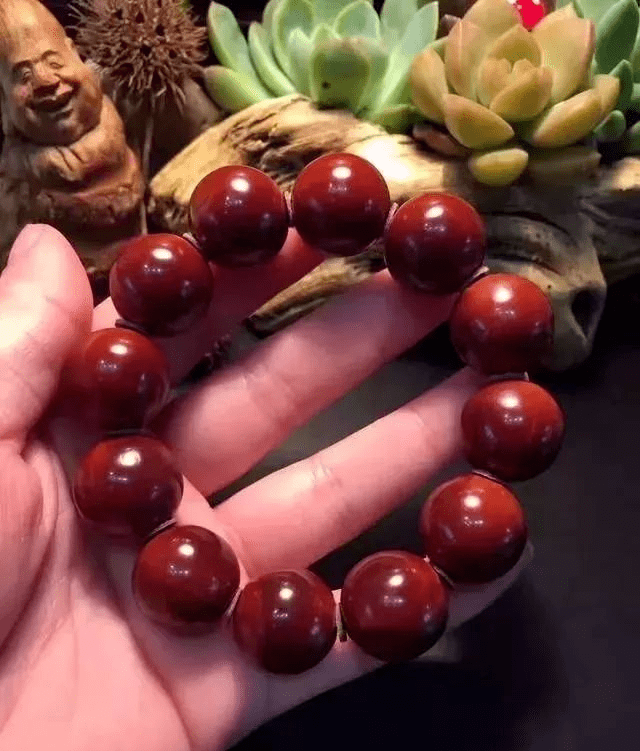 这橄榄核盘得和南红一样