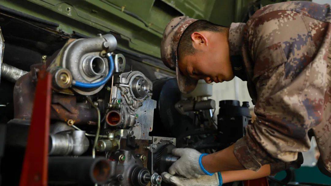 一起围观 | 装甲修理兵的日常_维修_陈清铭_检测