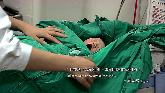 上海优衣库试衣间又火了少女产子现场曝光真相扎心这样的为母则刚是一