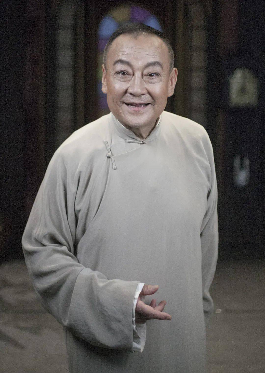 王世文 饰 鲁贵周家仆人，侍萍的丈夫，四凤的亲生父亲。张星辉 饰鲁大海