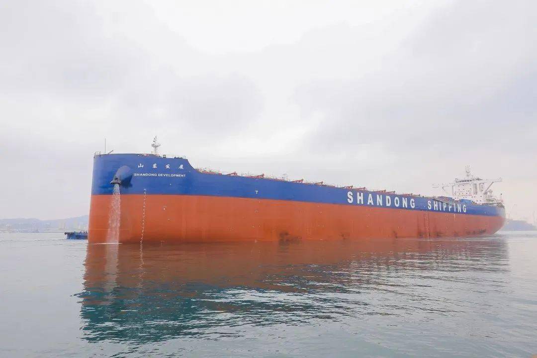 青岛北海造船为国银租赁山东海运建造的21万吨散货船8号船启航海试