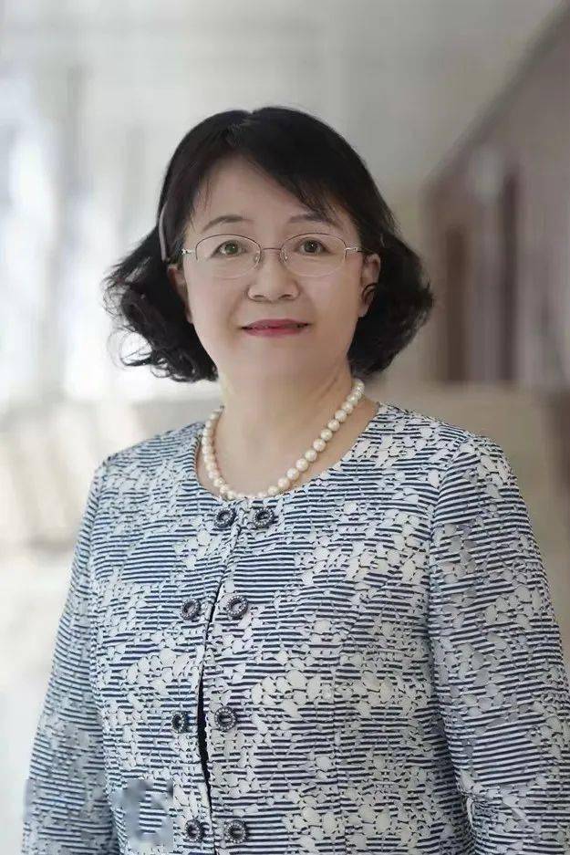 热搜第一许玲副校长在全国两会上建言献策