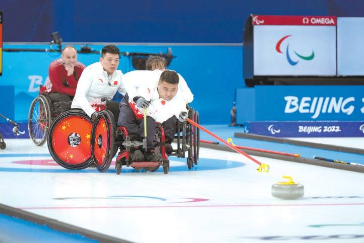 加拿大队|中国轮椅冰壶队连胜8场晋级四强，今天下午半决赛对阵加拿大队