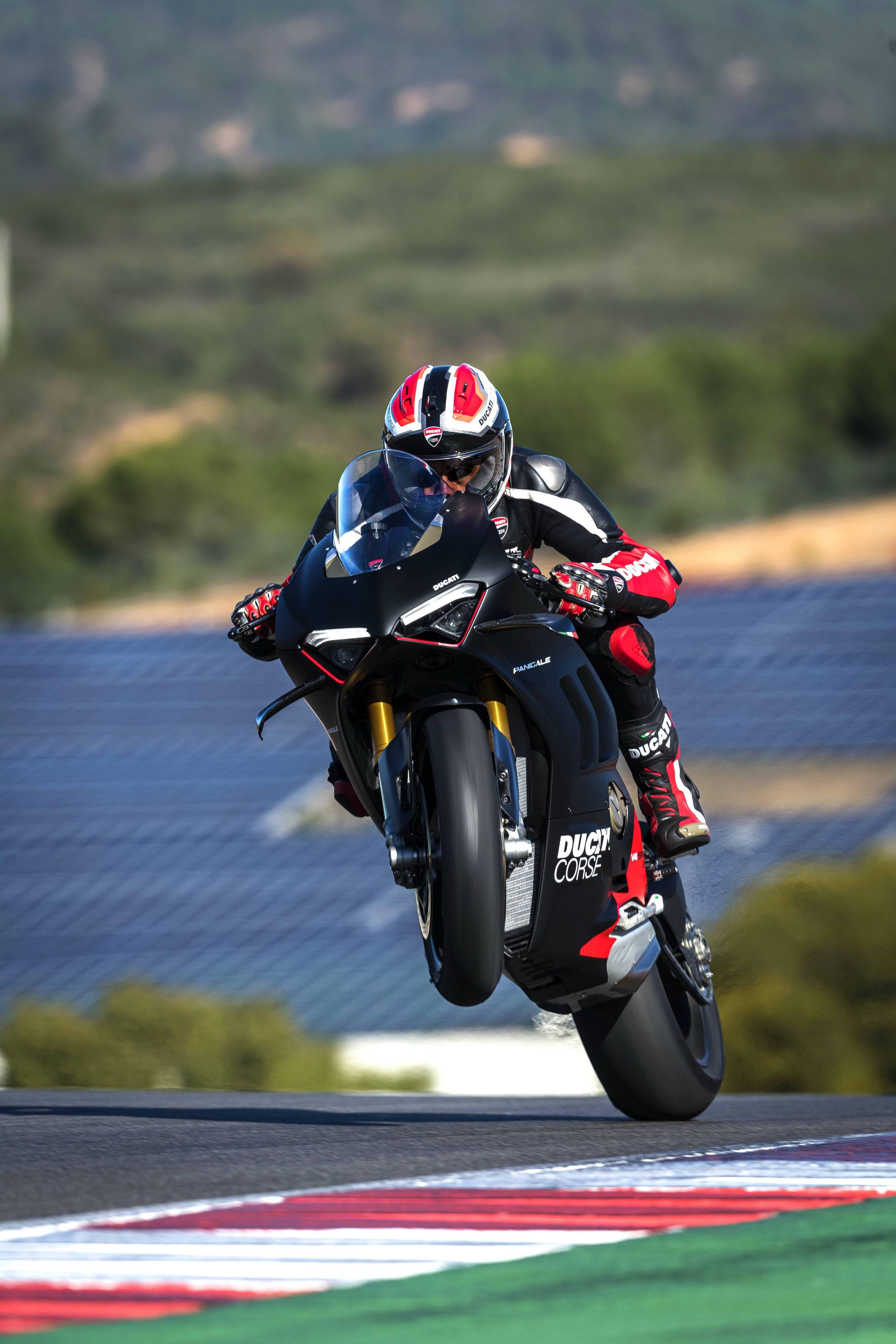 杜卡迪2022panigalev4sp2赛道特写