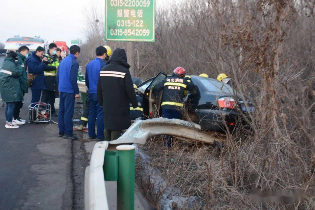 2022年2月24日早晨6:32分许,在唐曹高速唐山方向过服务区后2公里处