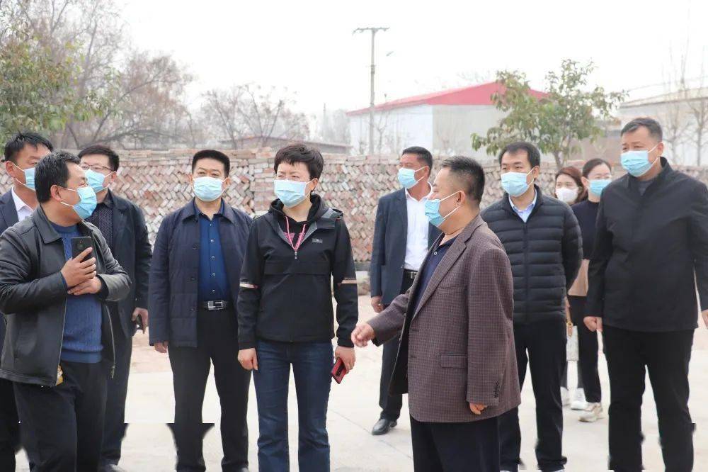 郑晓燕实地调研城建重点项目建设及公园管理维护工作