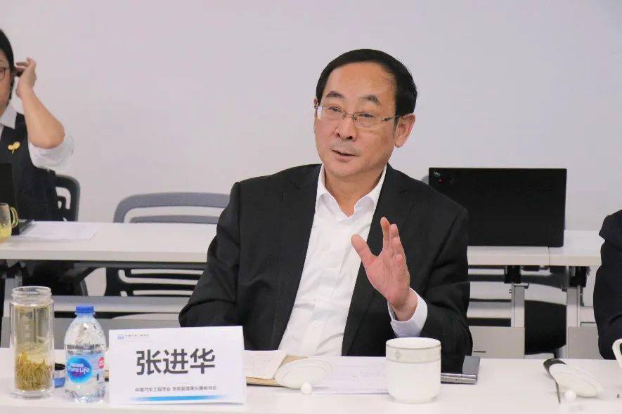 一汽集团总经理助理研发总院党委书记院长梁贵友一行莅临中国汽车工程