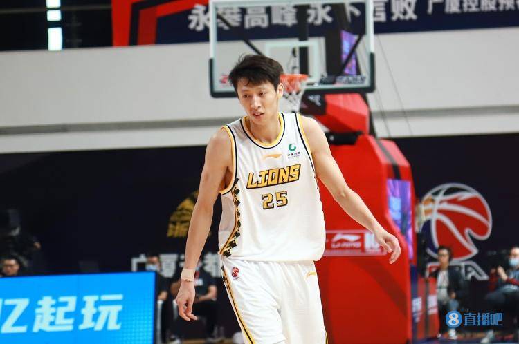 整体|赵岩昊：对上海针对性地布置了防守和篮板 胜利是整体努力的结果