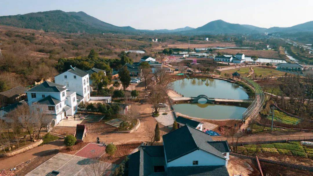 蓮山村→空山洞→水峽口村茶花源(茶花)→文峰網球特色村→花臺山