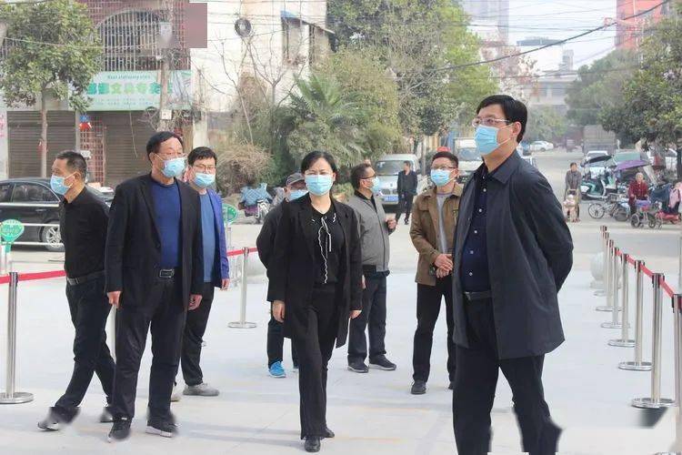 邓教之窗副市长到解放商城学校检查疫情防控工作