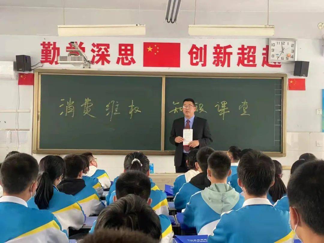 鹤壁市市场监督管理局12315指挥中心到湘江中学开展315消费维权宣传