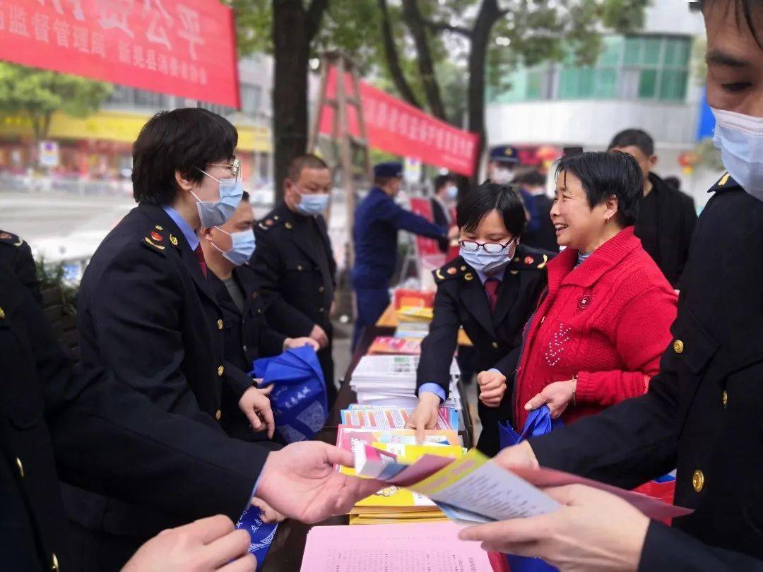 共促消费公平共建幸福新晃新晃县市监局开展315国际消费者权益日系列