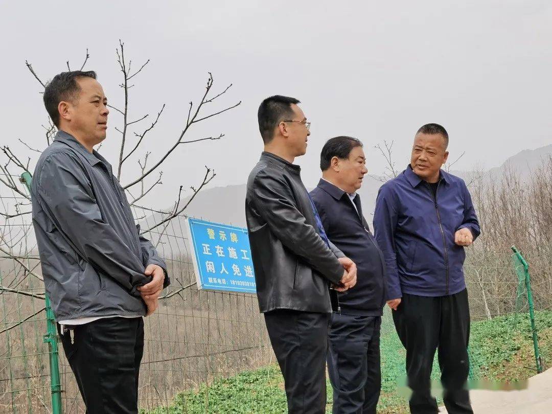 3月15日,县委书记王文全深入成县生活垃圾填埋场,南山垃圾填埋场封场