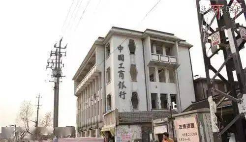 盐城老照片纪念塔建军路百货公司街心公园街心公园