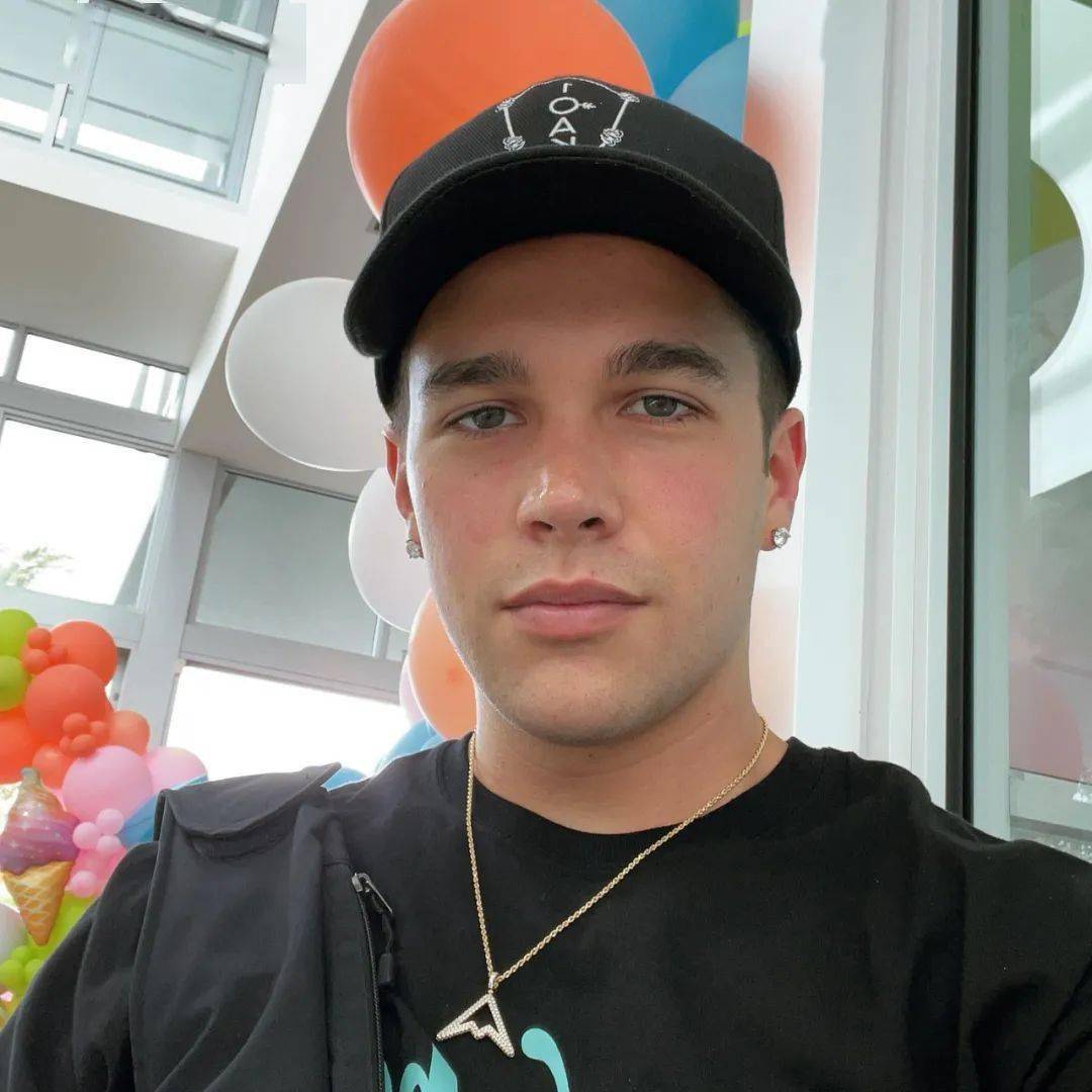 卡妹前男友竟然是 top!