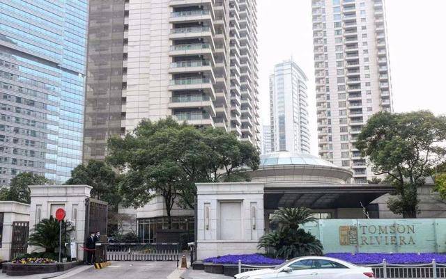汤臣一品9500万豪宅屡遭粪水漫灌业主女儿恶心到抑郁物业楼上装修有误