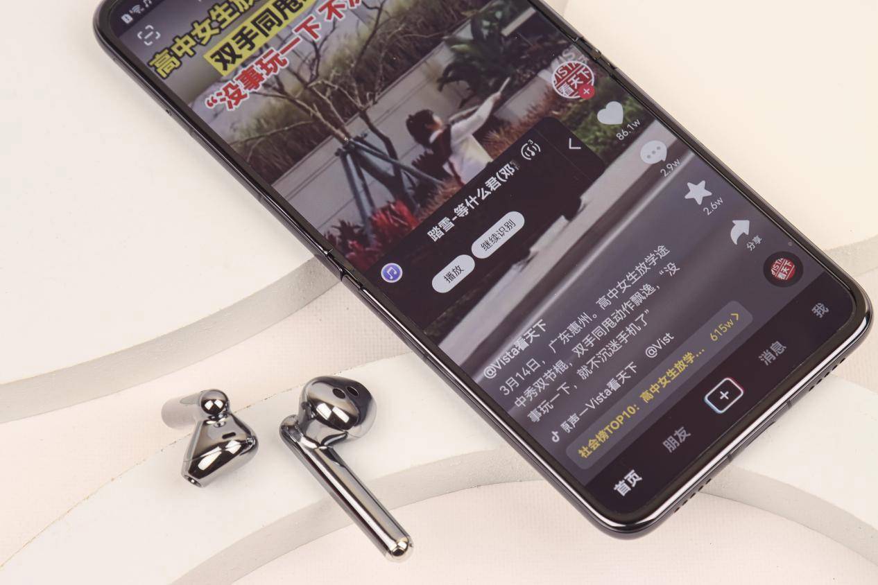 华为 FreeBuds 4E 发布：鸿蒙连接新体验，演绎花式耳机使用方法