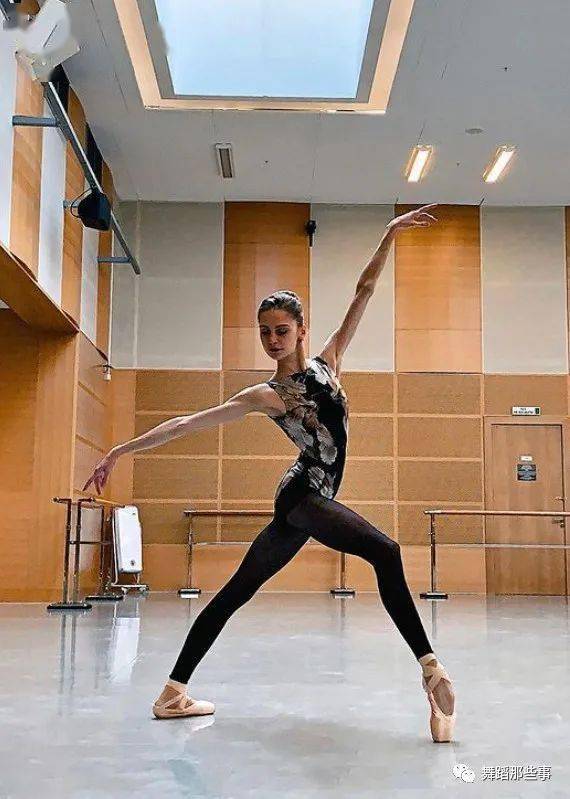 今天介绍一个俄罗斯芭蕾小网红_ionova_daria_马林斯基