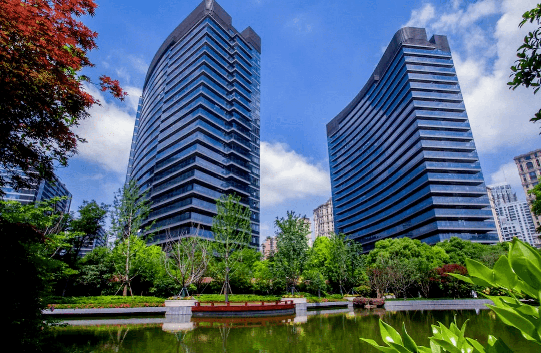 豪宅藏品贰站在塔尖看世界【绿城黄浦湾】位于上海市黄浦区南外滩板块