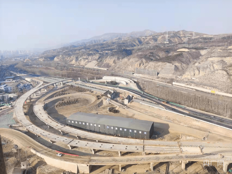 西互一级公路扩能改造工程韵家口互通g6京藏高速跨线桥完工