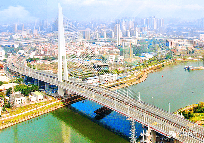 千米级大桥经大考新田长江大桥进行荷载试验久马高速刚坤玛特大桥全幅