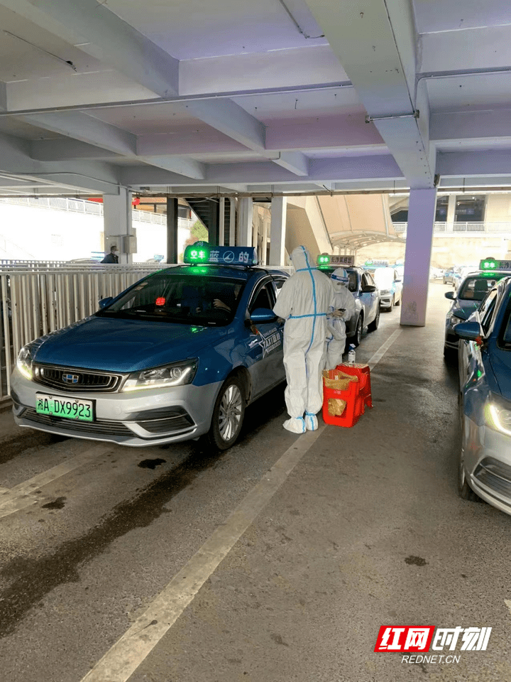 长沙市交通运输局组织全市万余名巡游出租车驾驶员开展新一轮集中免费核酸检测