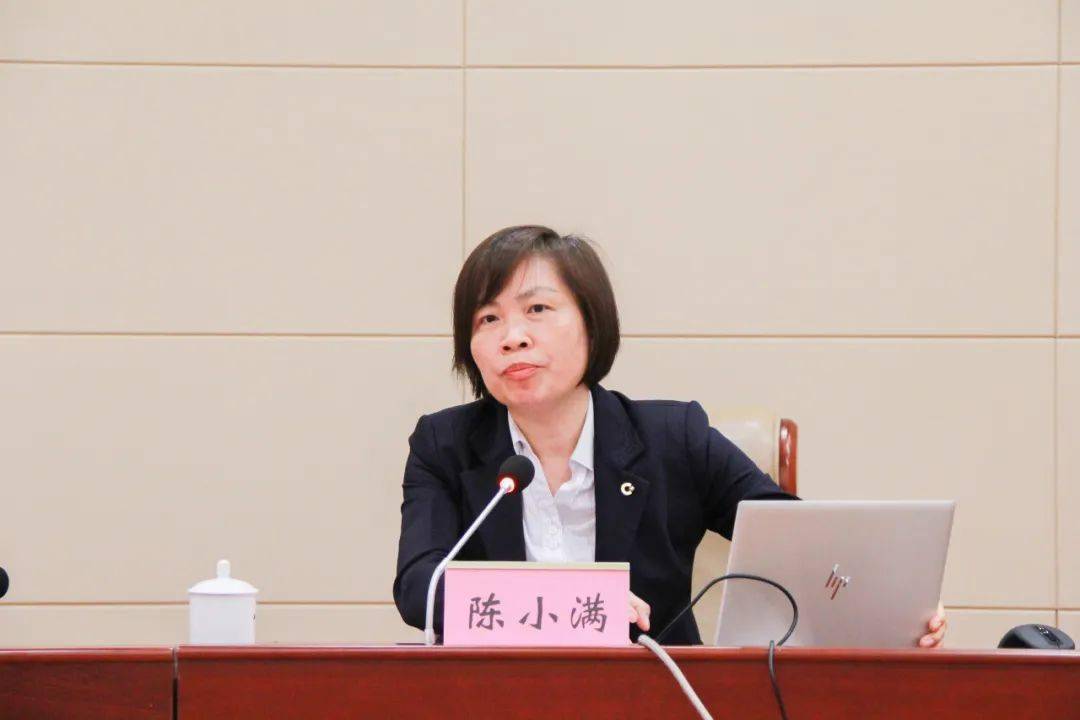 中国人寿玉林分公司副总经理陈小满通报2021年全市关爱女性健康保险