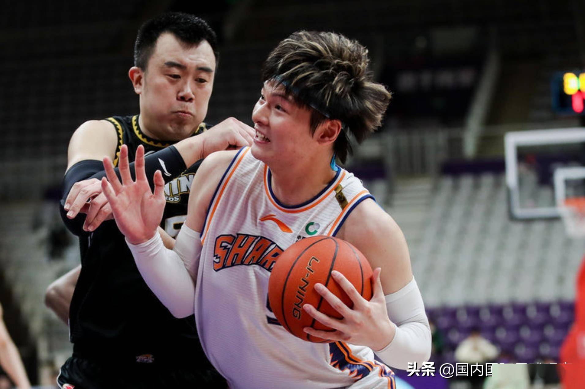 cba辽宁本钢队121101大胜上海久事队王哲林11分韩德君12分