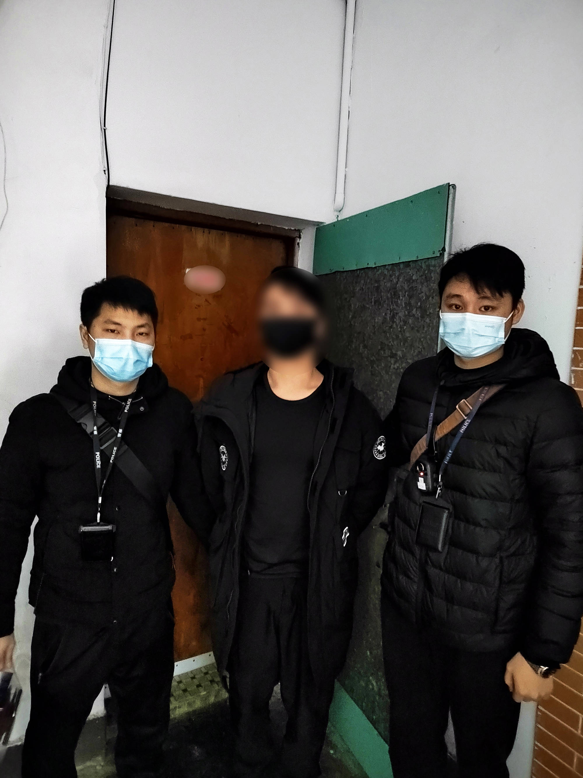 无语！男子盗窃快递“上瘾” 甚至不拆就丢弃骆某包裹警方 2543