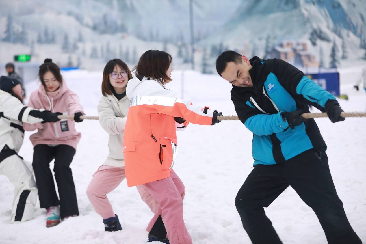 大运会这一场世界级的体育盛会,延续冬奥荣光及"带动三亿人上冰雪"的