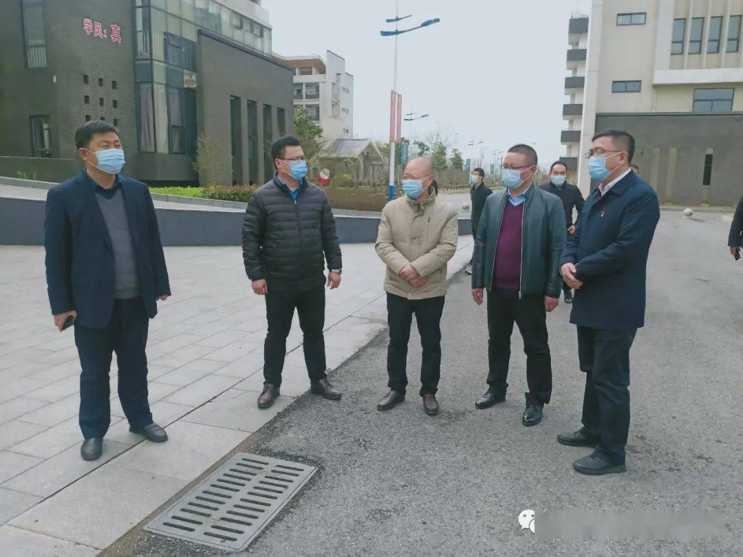 昨天县教育局长朱钧到上冈高中检查指导疫情防控工作