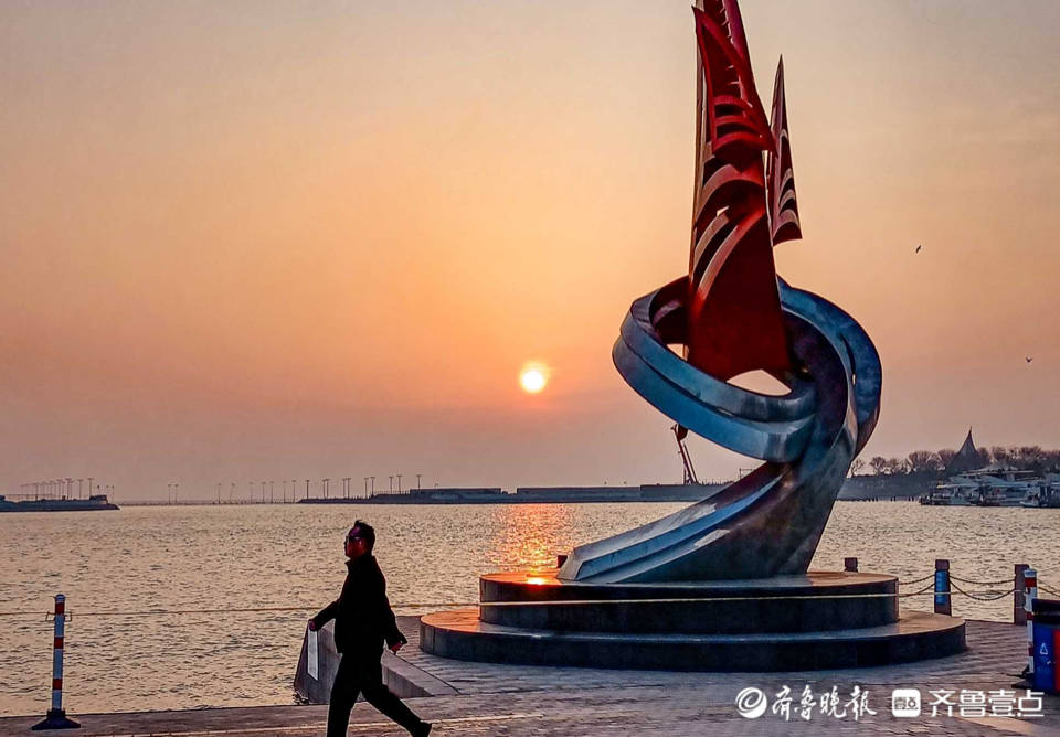 日照泻湖观日出,看朝霞尽染金辉漫漫!