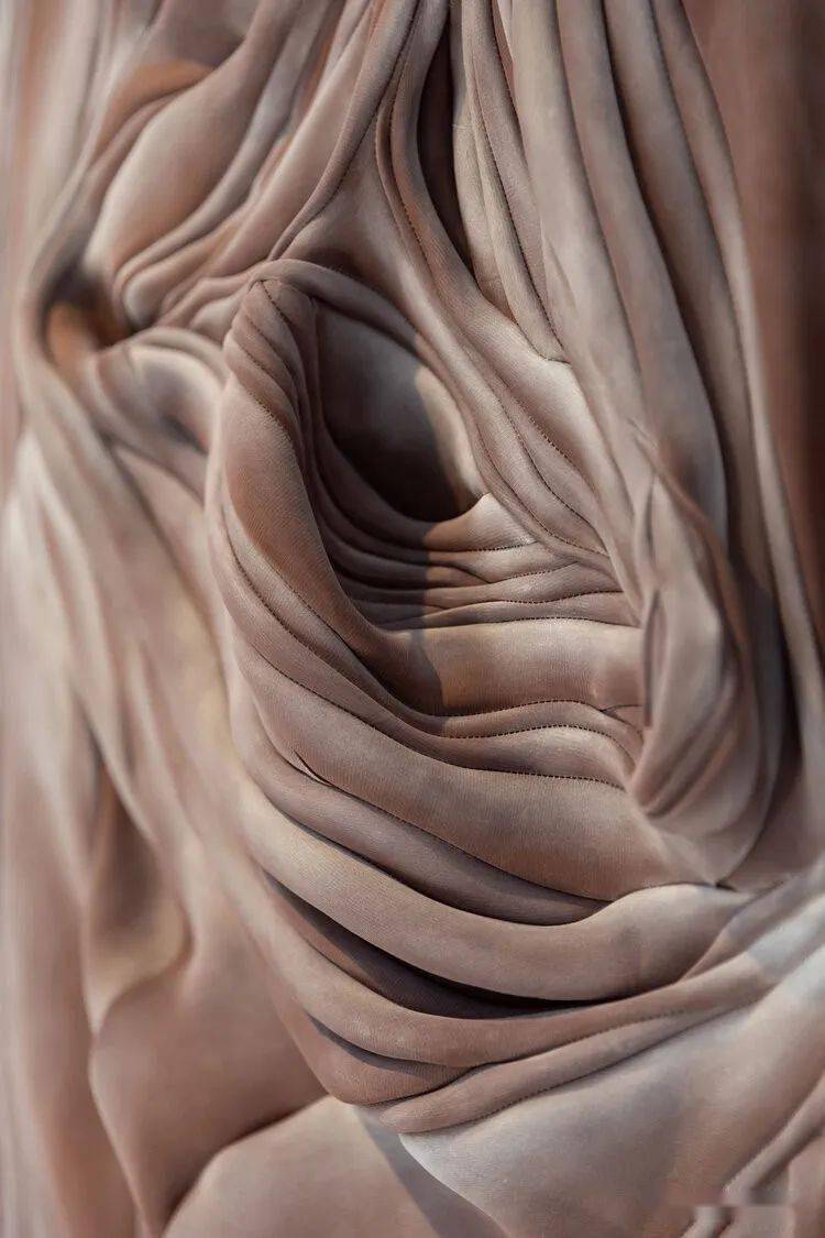 瑞典纺织艺术家dianaorving充满感性的美丽褶皱织物