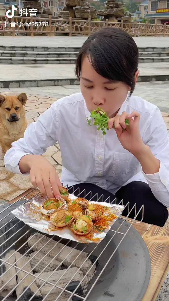 天冷了13天活珠子烤着吃太香了肉质鲜嫩营养丰富活珠子钢化蛋鸡蛋神仙