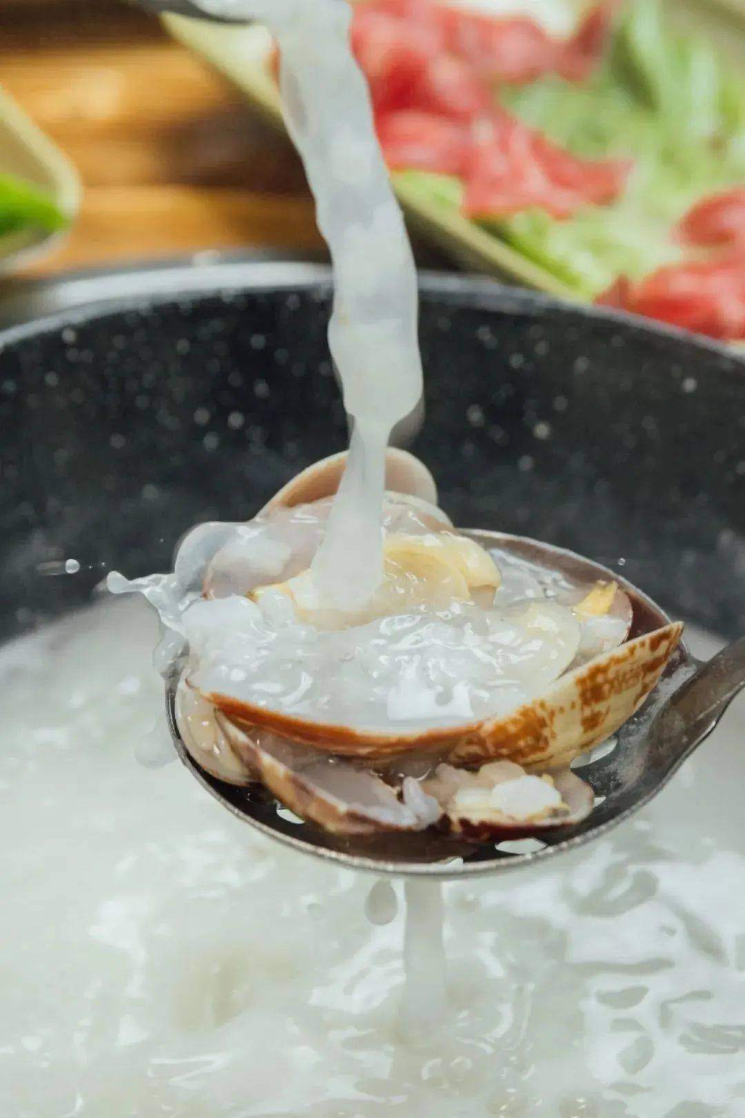 00-22:00人均:50rmb地址:佛山市顺德区新松西六街店名:桂畔粥水牛蛙粥