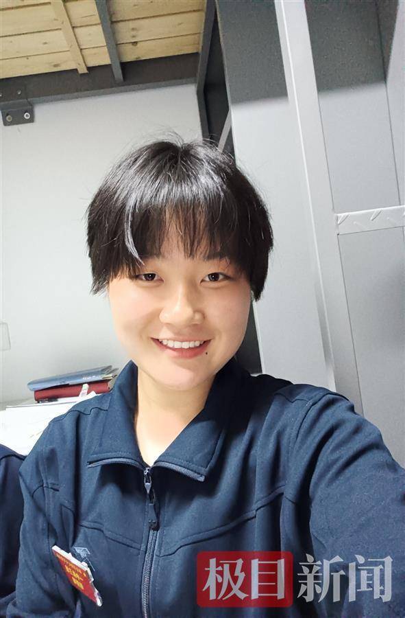 湖北这批预定女兵踏上征途_邹雨晴_部队_熊玉曦