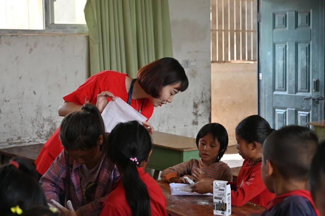 遇见大凉山钟雨菲