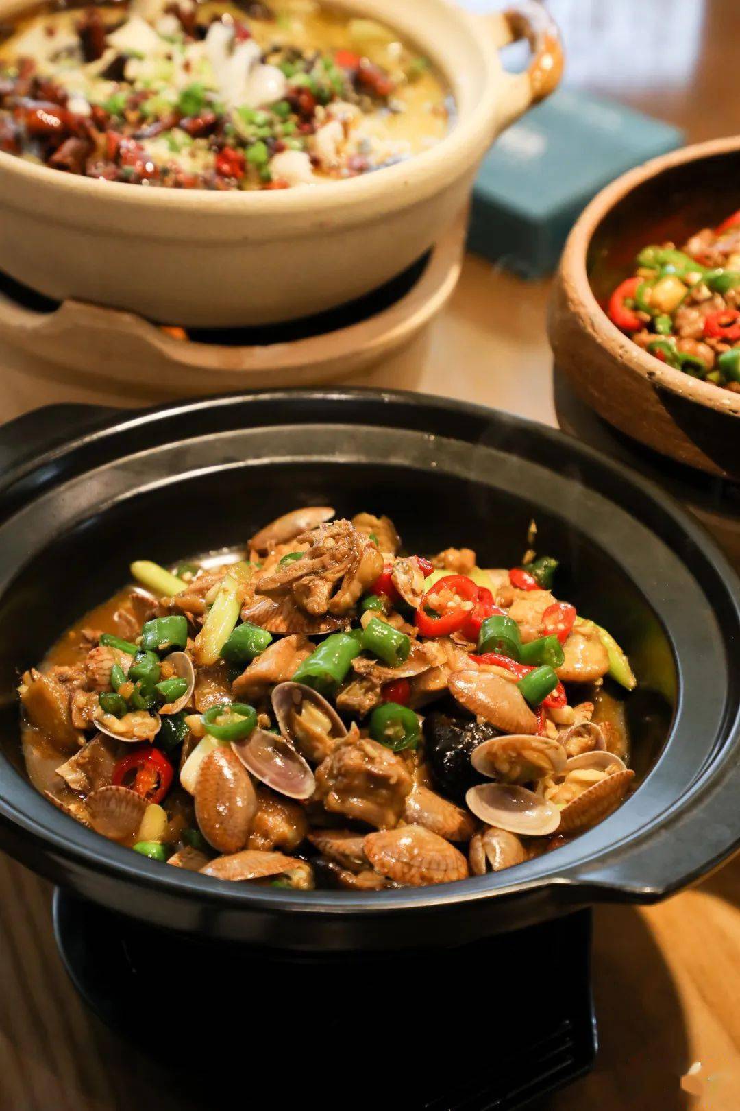 湖南常德的钵子菜,好下饭湘菜,一直是桂林人外出聚餐的菜系首选.