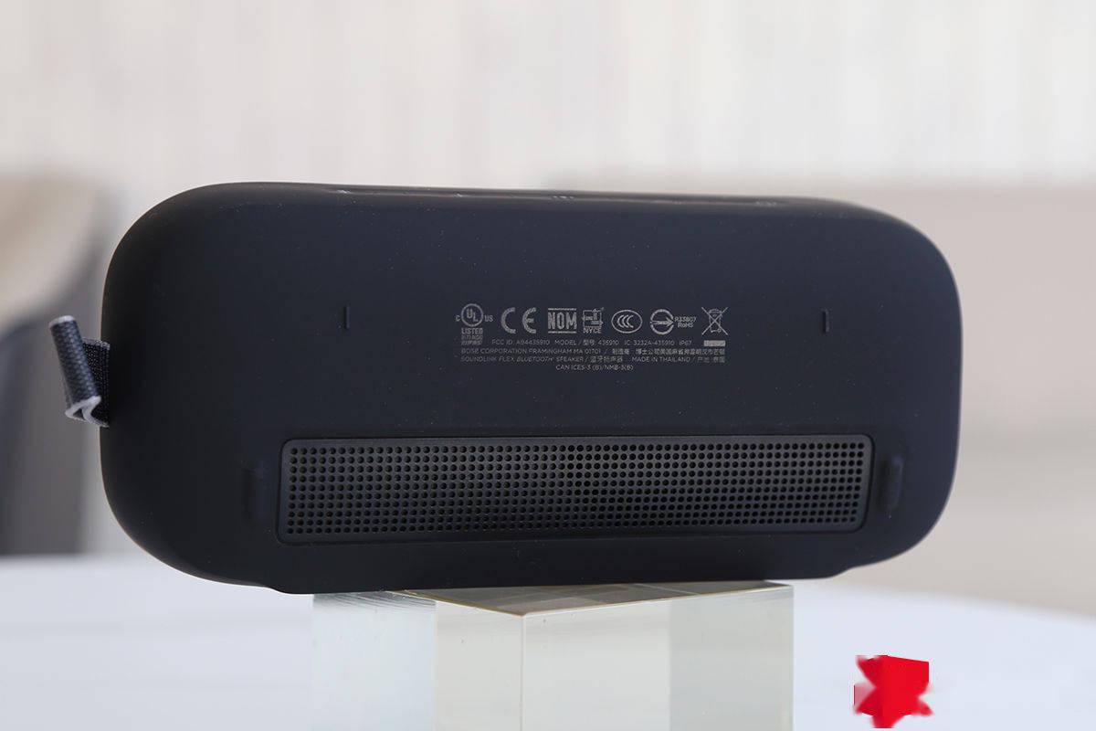 续航|?Bose SoundLink Flex 开箱：好声音长续航，IP67 适应多场景
