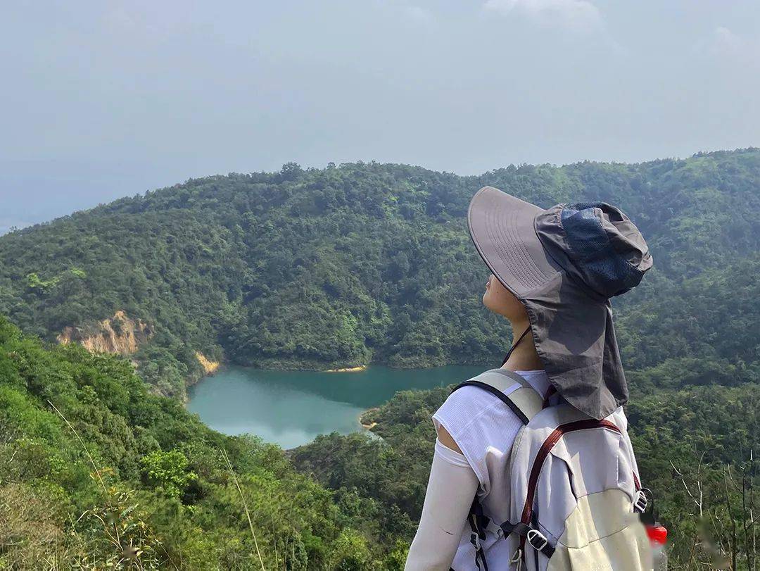 老香山登顶佛山二峰打卡一飞冲天牙鹰石风车群乱石阵瀑布丛玩不停