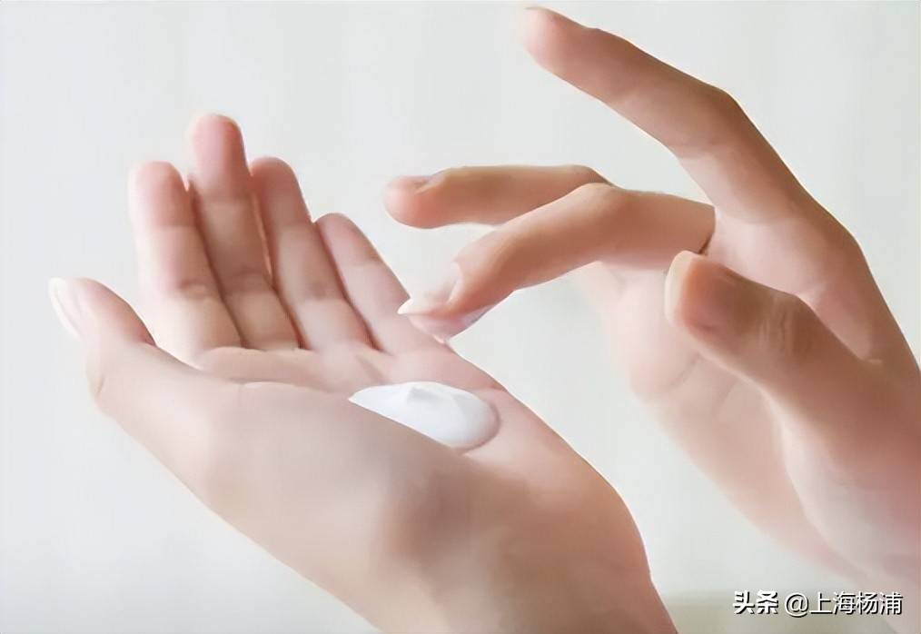 手部频繁洗手皮肤易缺水?护手霜越油越好吗?这份“护手指南”请收好