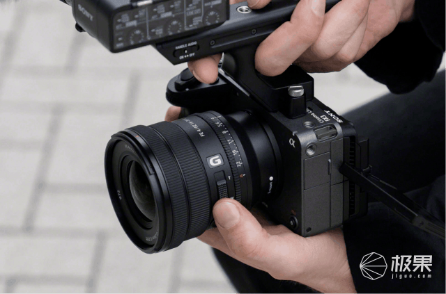 索尼最轻F4恒定光圈电动变焦镜头FE PZ 16-35mm F4 G发布