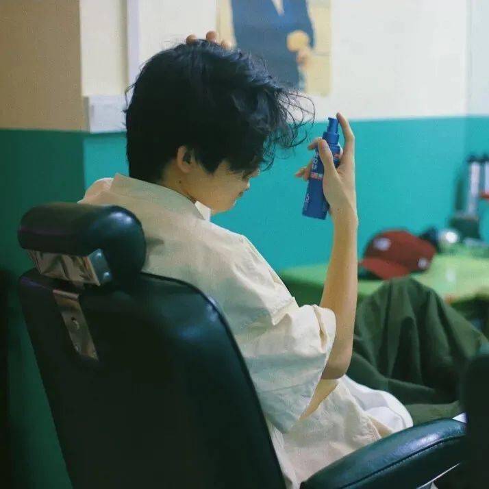 头像| 挑细选超级适合你的微信头像_背影_都是假_操场