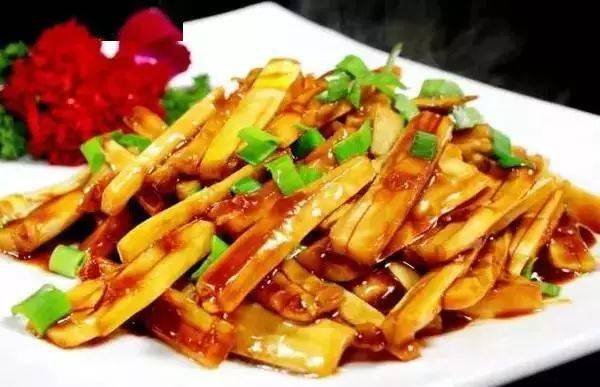 腌笃鲜竹笋烤肉鲜嫩的春笋覅忒嗲哦