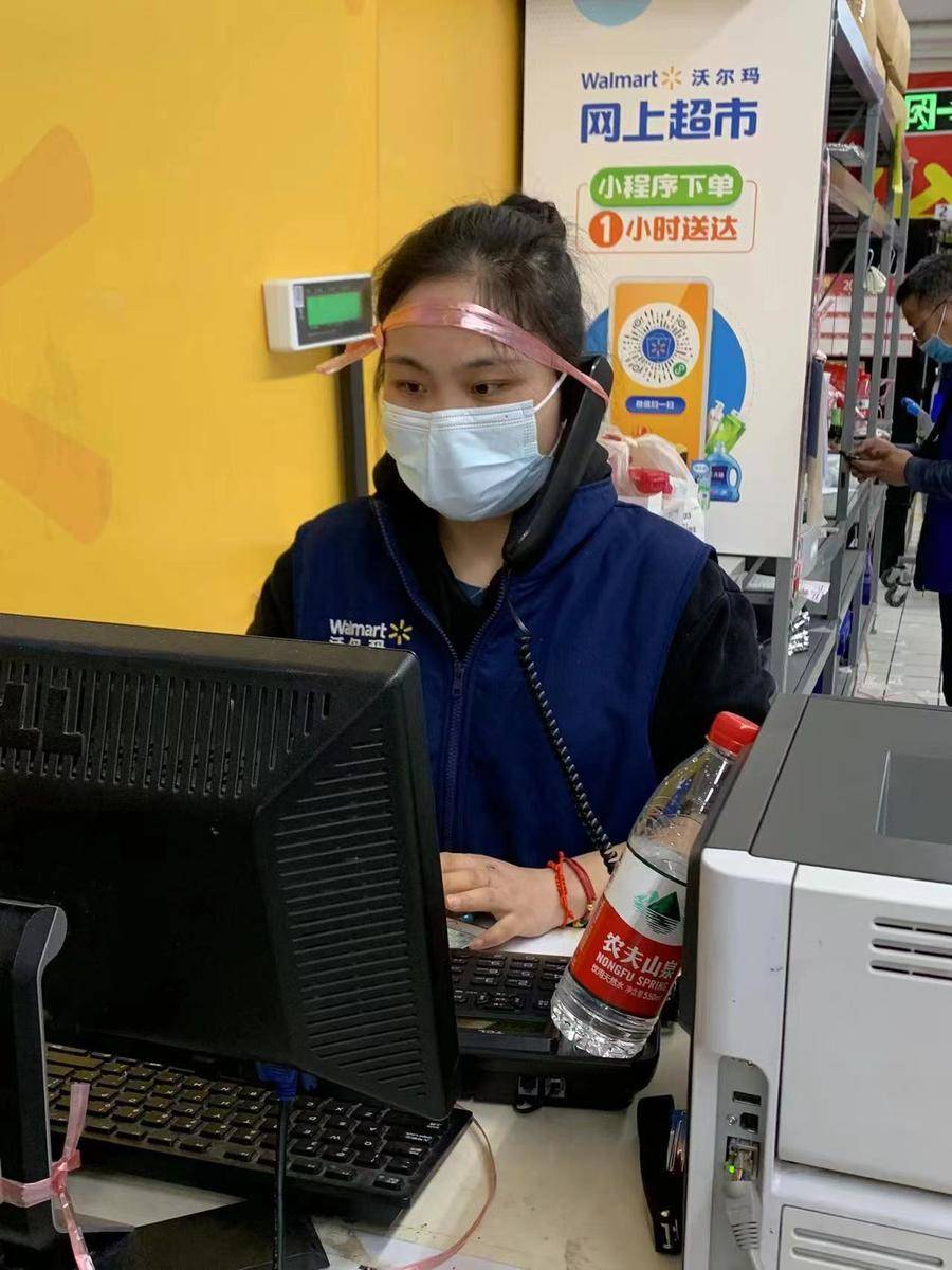 杨丽娟现状超市上班图片