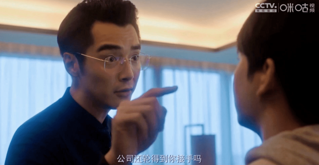 在《沐浴之王》这部影片里,金世佳同样一改往日形象,饰演了唯利是图的