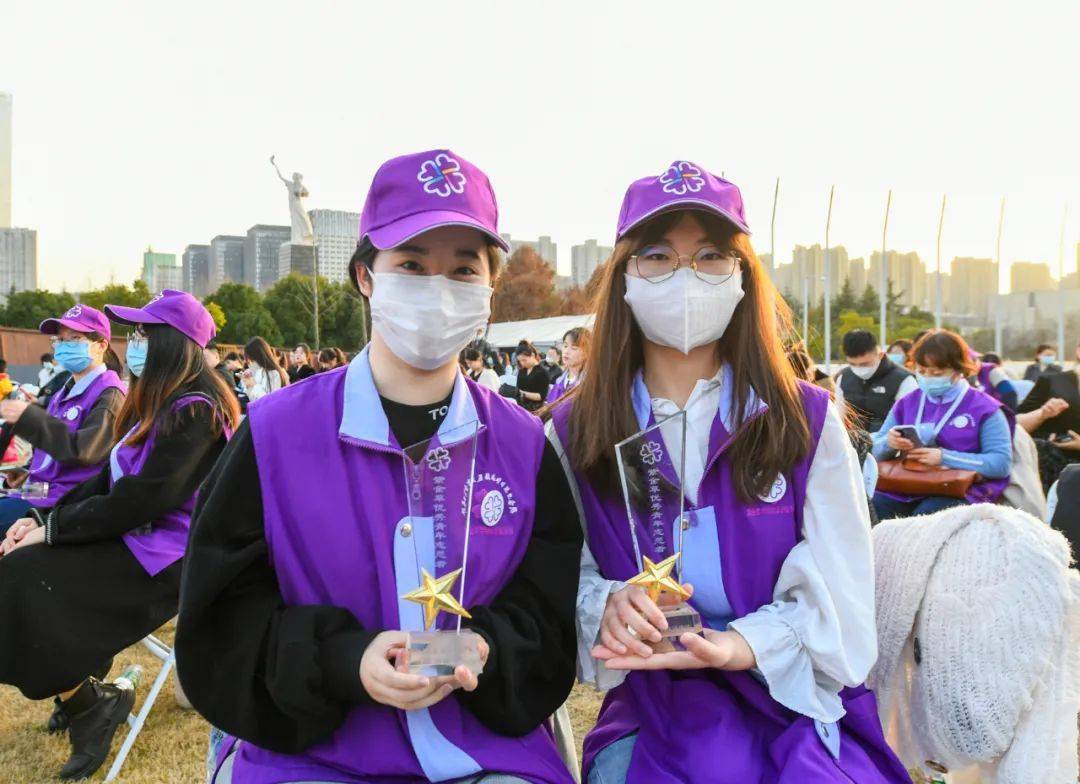 微光成炬传递和平我们是紫金草志愿者